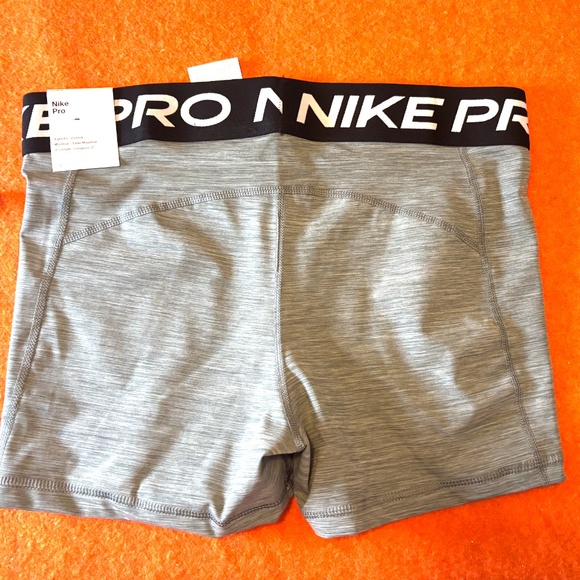 Nike gray logo waist 3-inch compression shorts NWRT - Picture 11 of 12